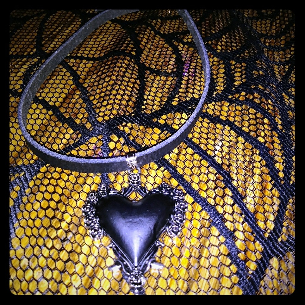 Gothic black heart choker